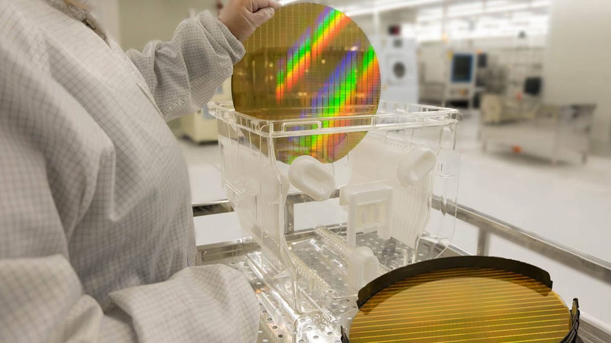 Intel launched the world's largest FPGA chip for professional application