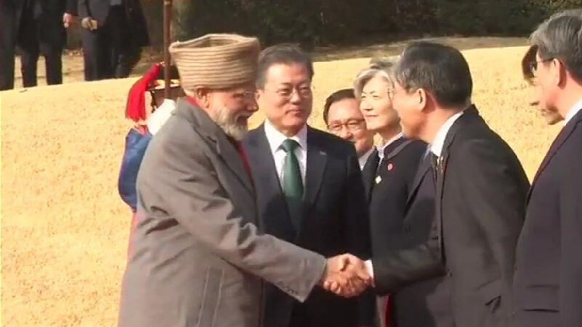 PM Modi Handshaking With Korea