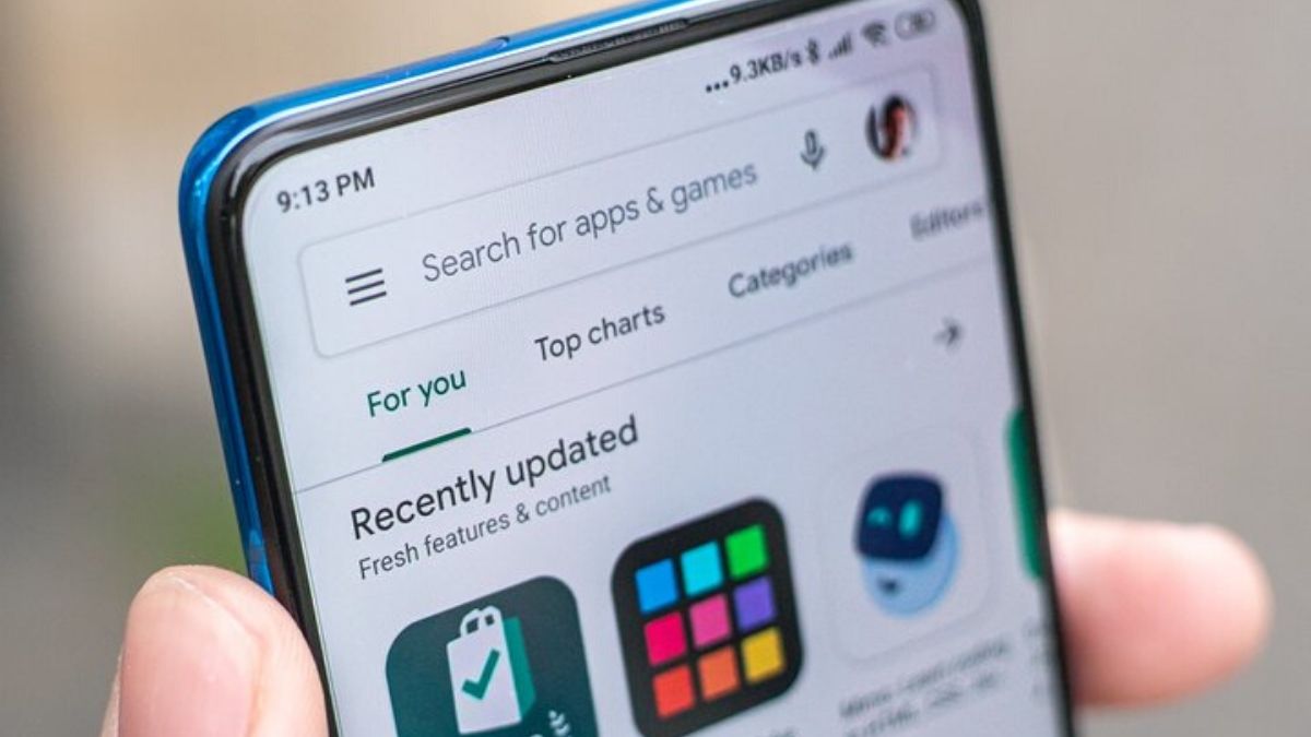 Smartphone Displays Updated Play Store