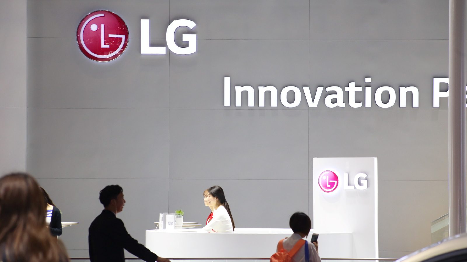 LG to bring out life-size self-driving concept car