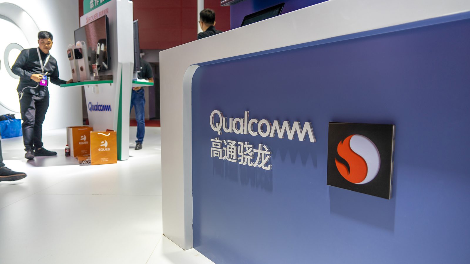 Qualcomm sets to unveil a new generation of Snapdragon mobile platform on Dec 1