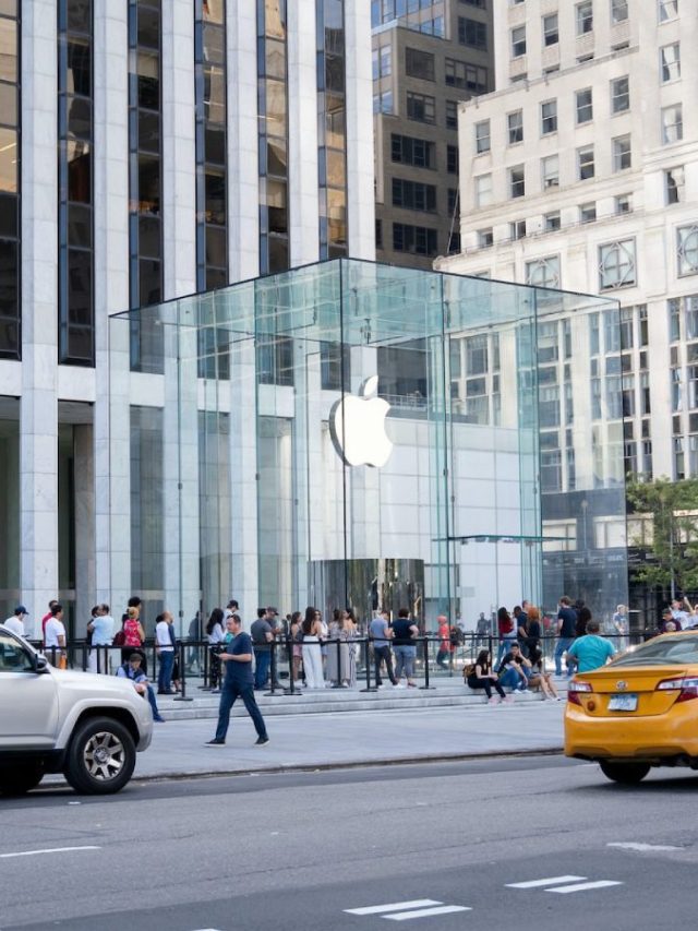 Apple’s Q4 2023: Revenue Dips, Record iPhone Sales”